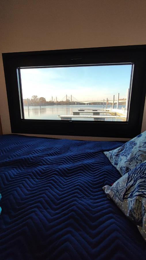 Houseboat Water King Apartament Plywajacy Dom Na Wodzie, 7 Os 弗罗茨瓦夫 外观 照片