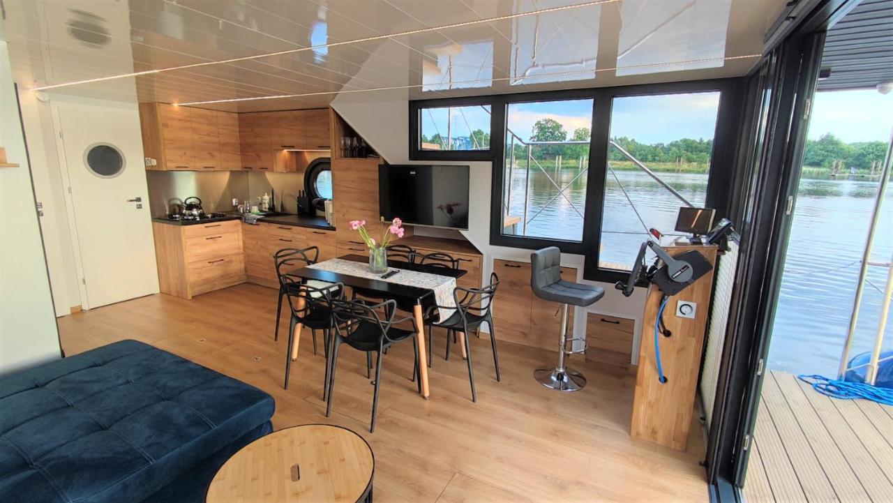 Houseboat Water King Apartament Plywajacy Dom Na Wodzie, 7 Os 弗罗茨瓦夫 外观 照片
