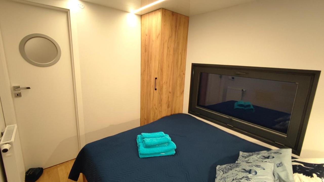 Houseboat Water King Apartament Plywajacy Dom Na Wodzie, 7 Os 弗罗茨瓦夫 外观 照片
