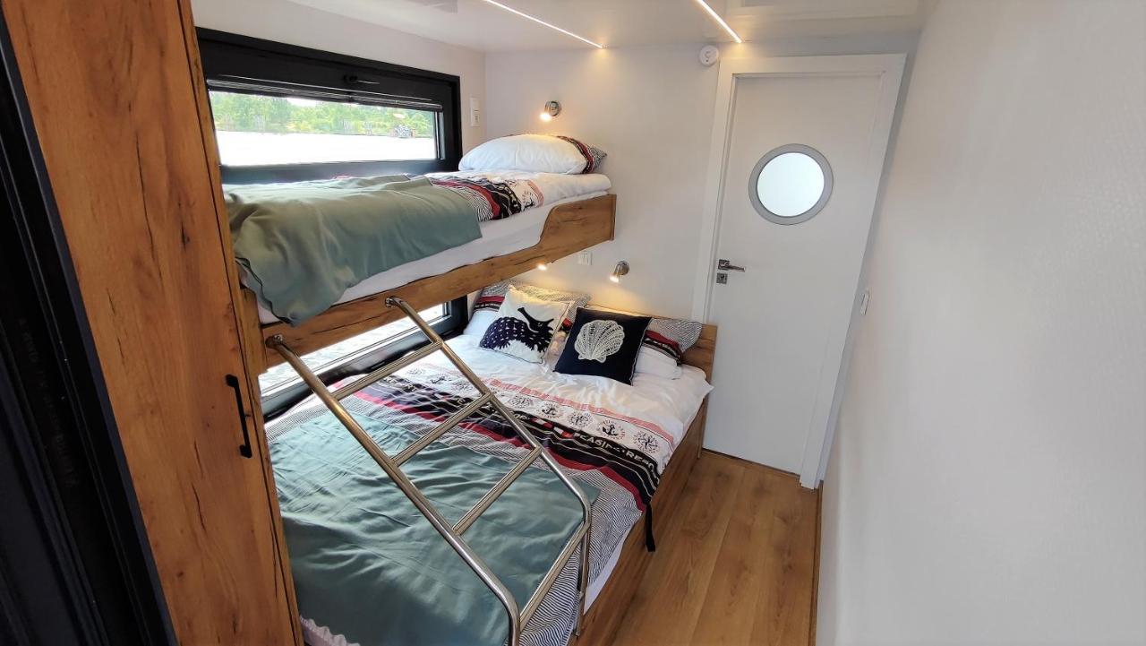 Houseboat Water King Apartament Plywajacy Dom Na Wodzie, 7 Os 弗罗茨瓦夫 外观 照片