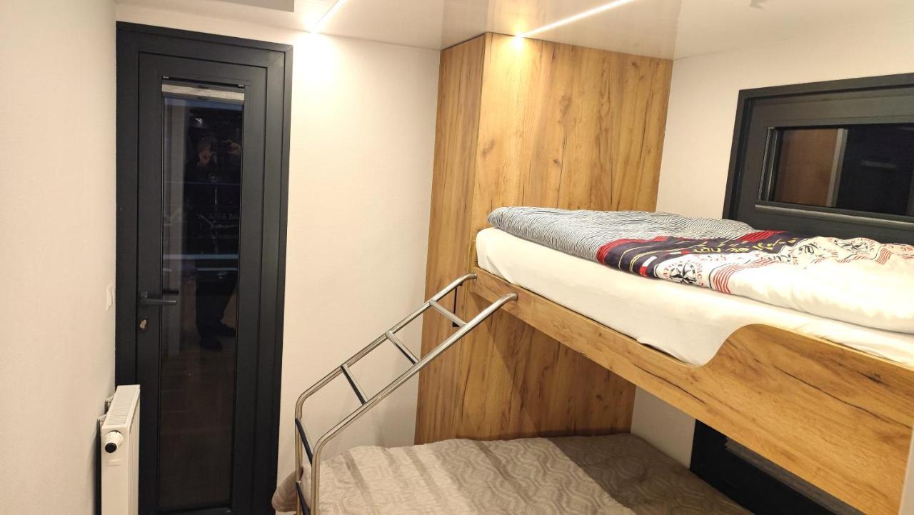Houseboat Water King Apartament Plywajacy Dom Na Wodzie, 7 Os 弗罗茨瓦夫 外观 照片