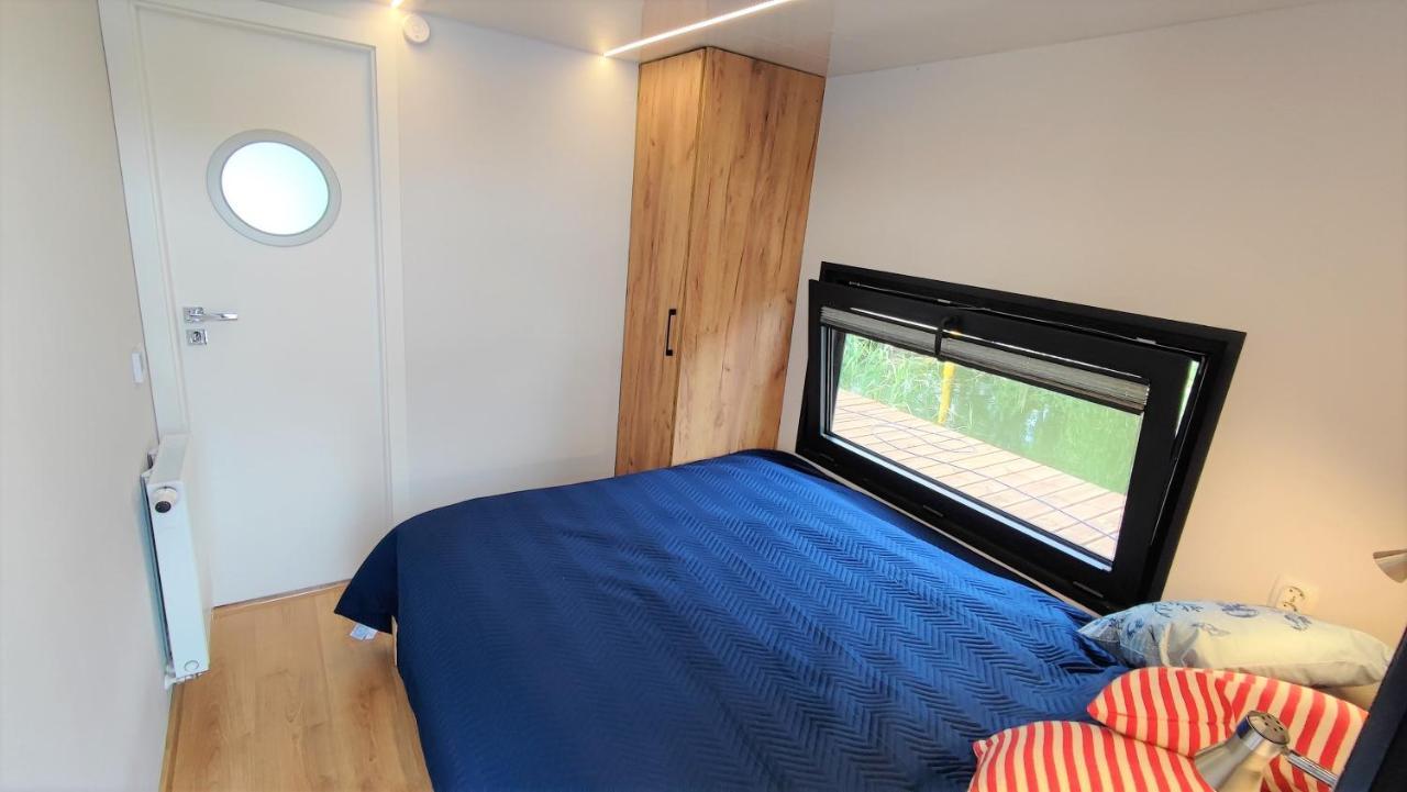 Houseboat Water King Apartament Plywajacy Dom Na Wodzie, 7 Os 弗罗茨瓦夫 外观 照片